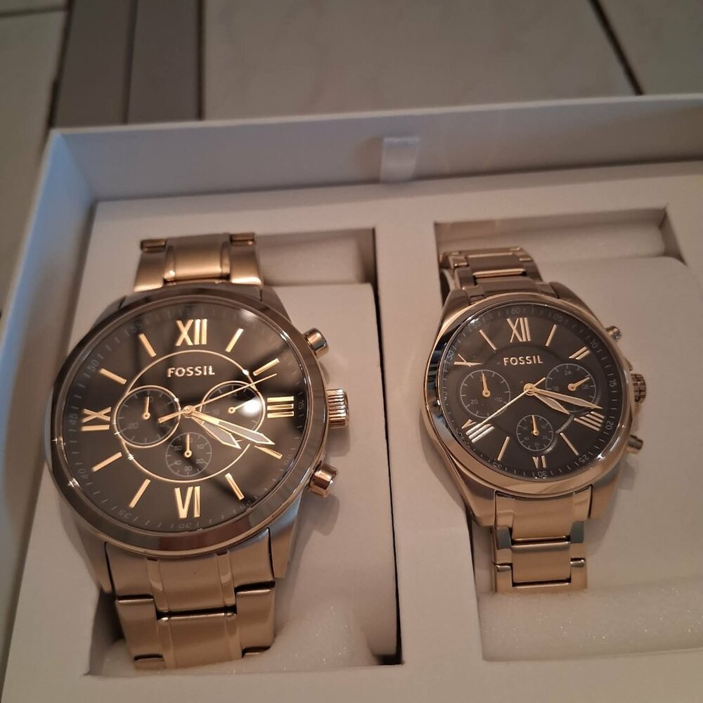 set of men's and woman's Fossil watches gold tone with black faces NEW